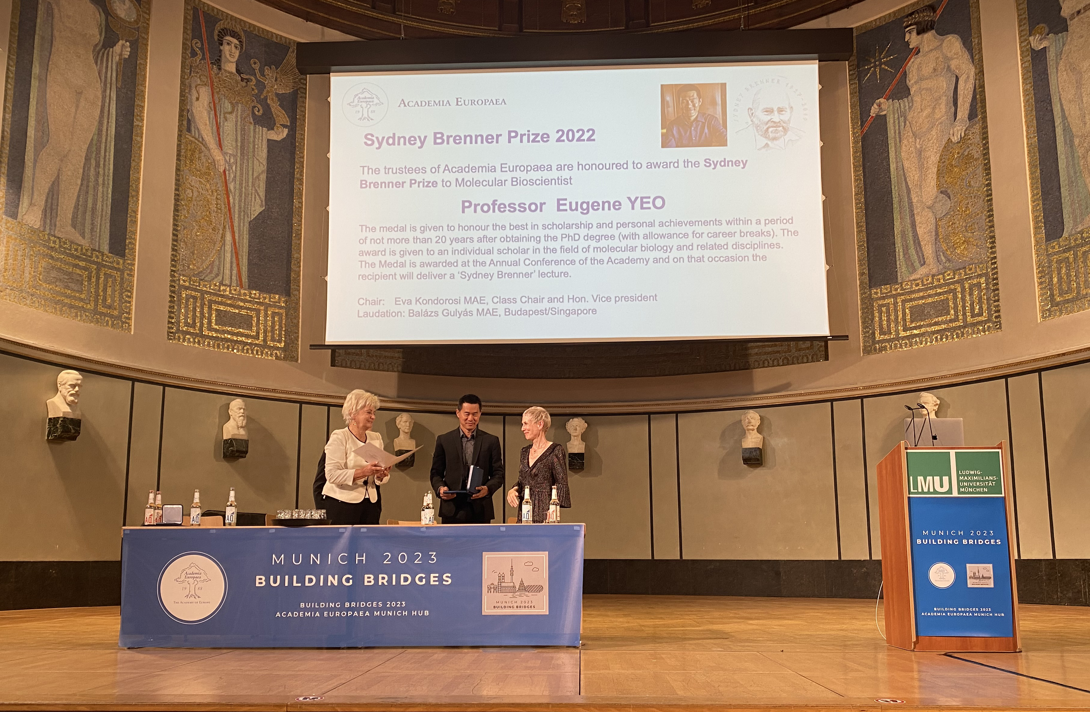 Professor Kondorosi presents the award certificate